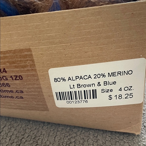 Premium Alpaca/Merino Roving - Picture 2 of 2